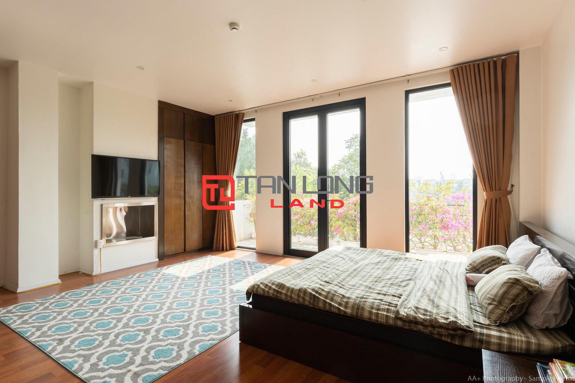 Cho thuê Siêu Biệt thự Đơn lập khu Bằng Lăng với 5 phòng ngủ tại Vinhomes Riverside Long Biên 24