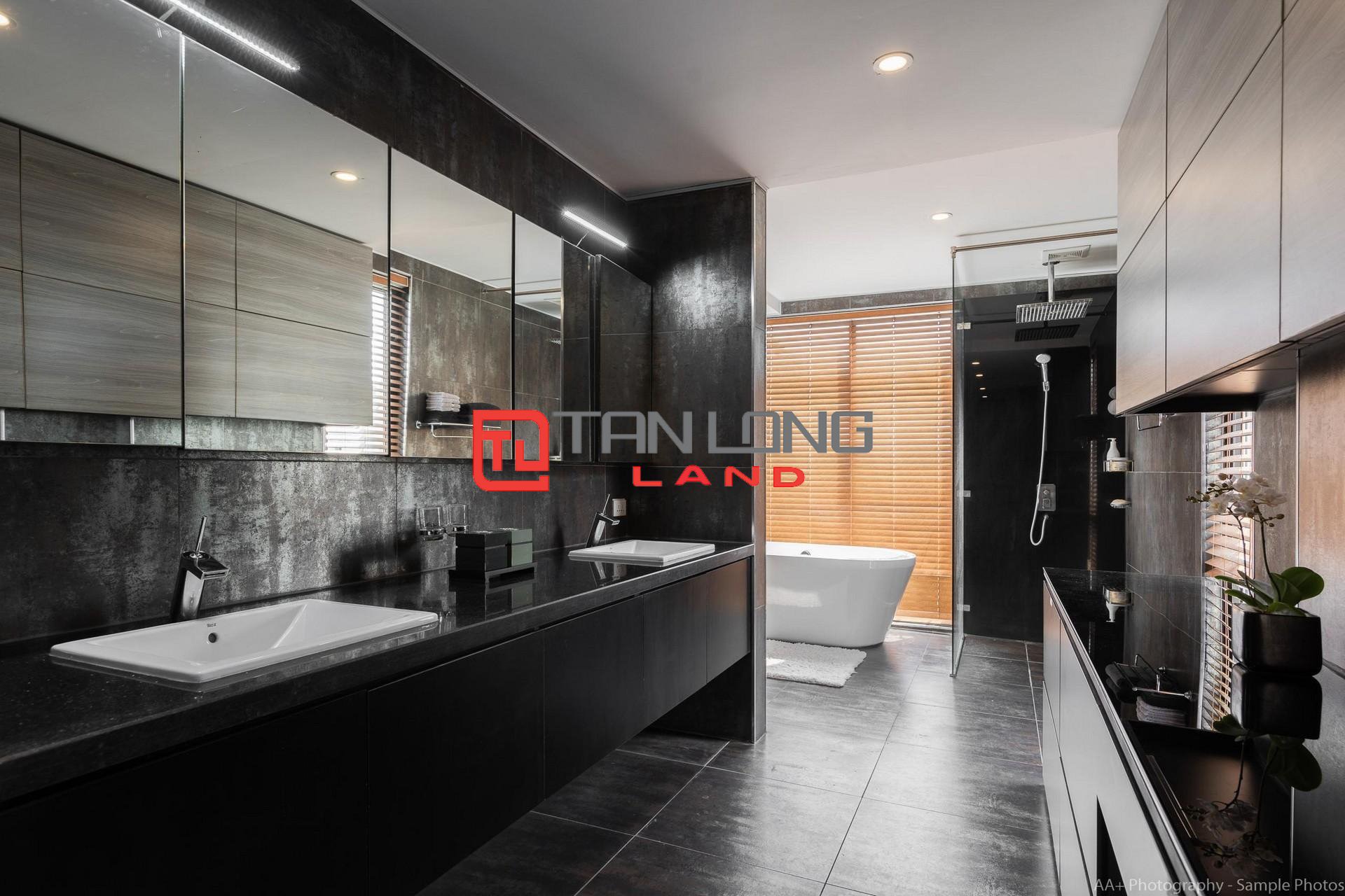 Cho thuê Siêu Biệt thự Đơn lập khu Bằng Lăng với 5 phòng ngủ tại Vinhomes Riverside Long Biên 26