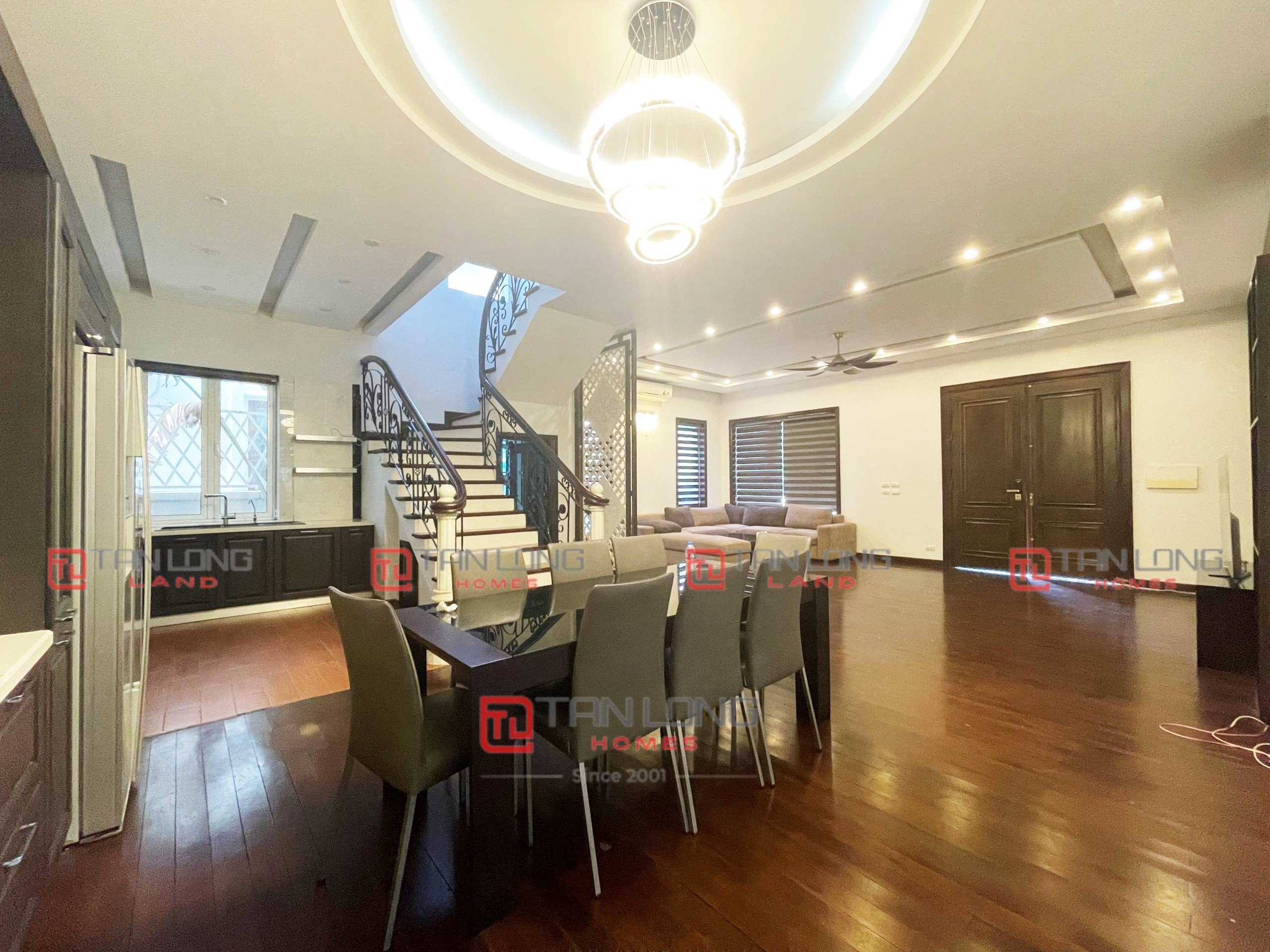 Cho thuê song lập 163m2 full đồ đẹp +1 phòng làm việc tại Vinhomes Riverside 6
