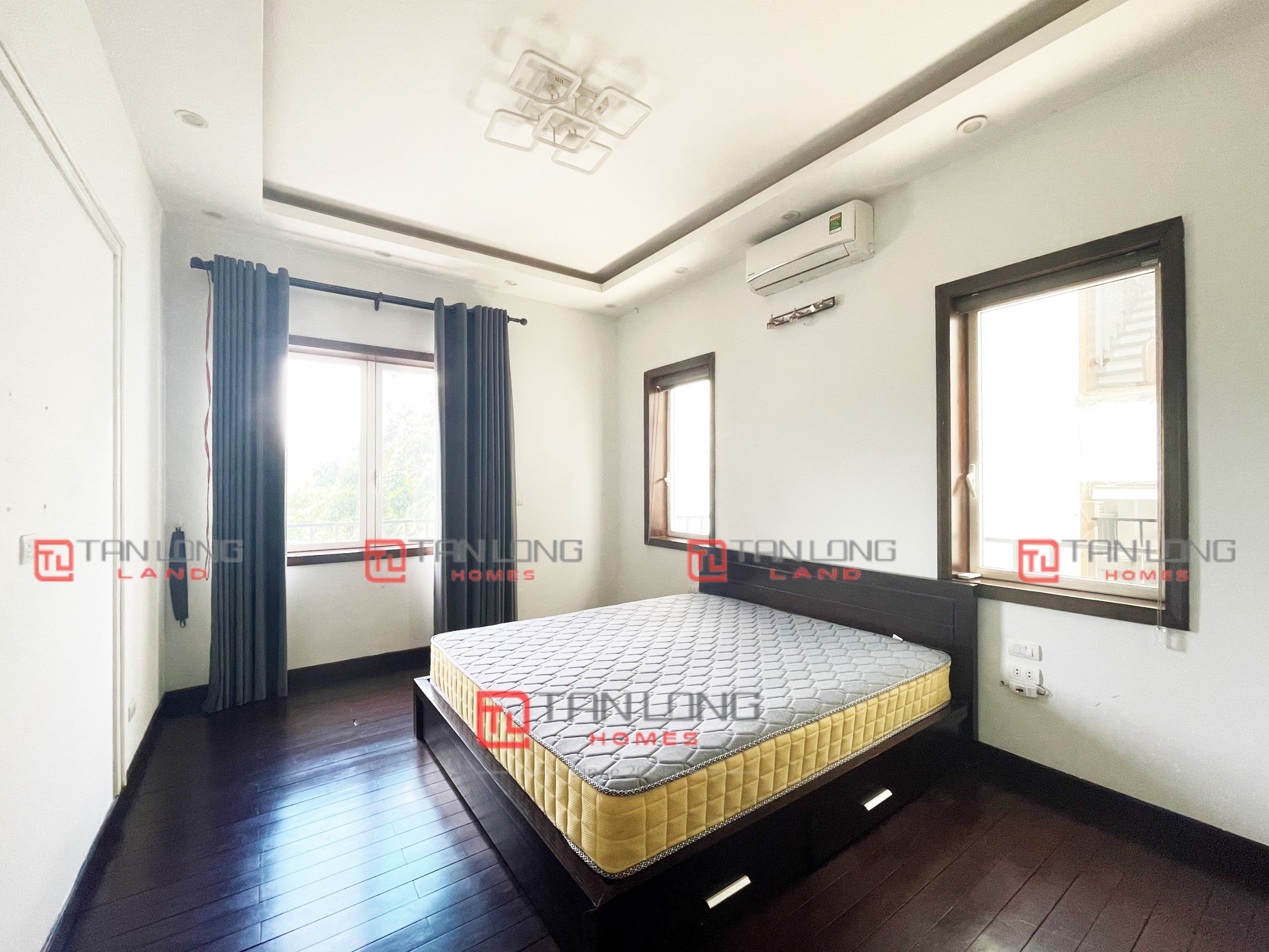 Cho thuê song lập 163m2 full đồ đẹp +1 phòng làm việc tại Vinhomes Riverside 8