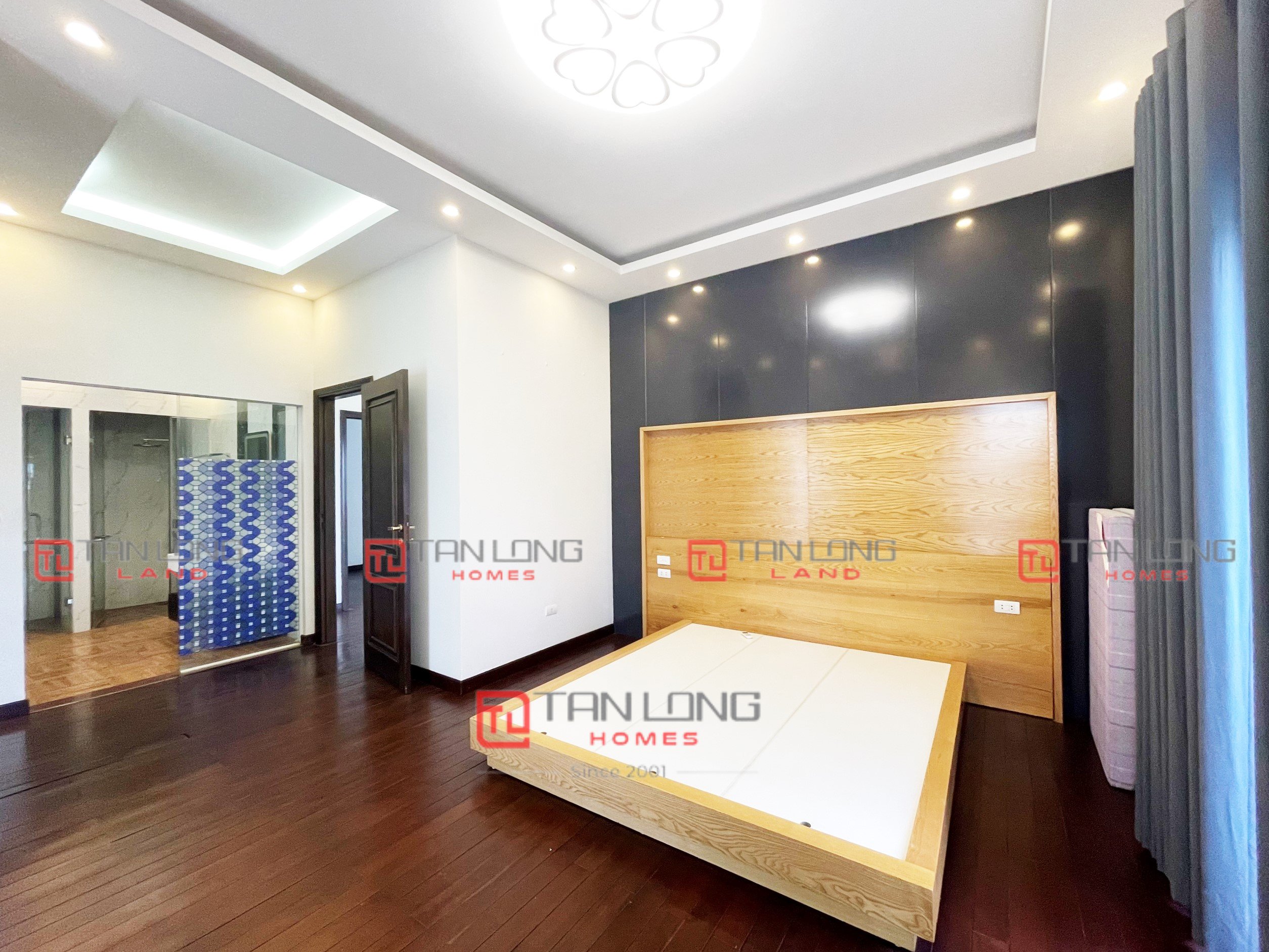 Cho thuê song lập 163m2 full đồ đẹp +1 phòng làm việc tại Vinhomes Riverside 12