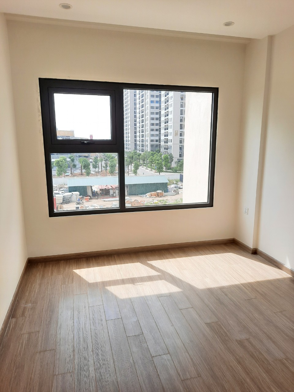 Bán Căn Hộ 1 PN + 1 Vinhomes Ocean Park 43m2 Giá 1.270 Bao Phí