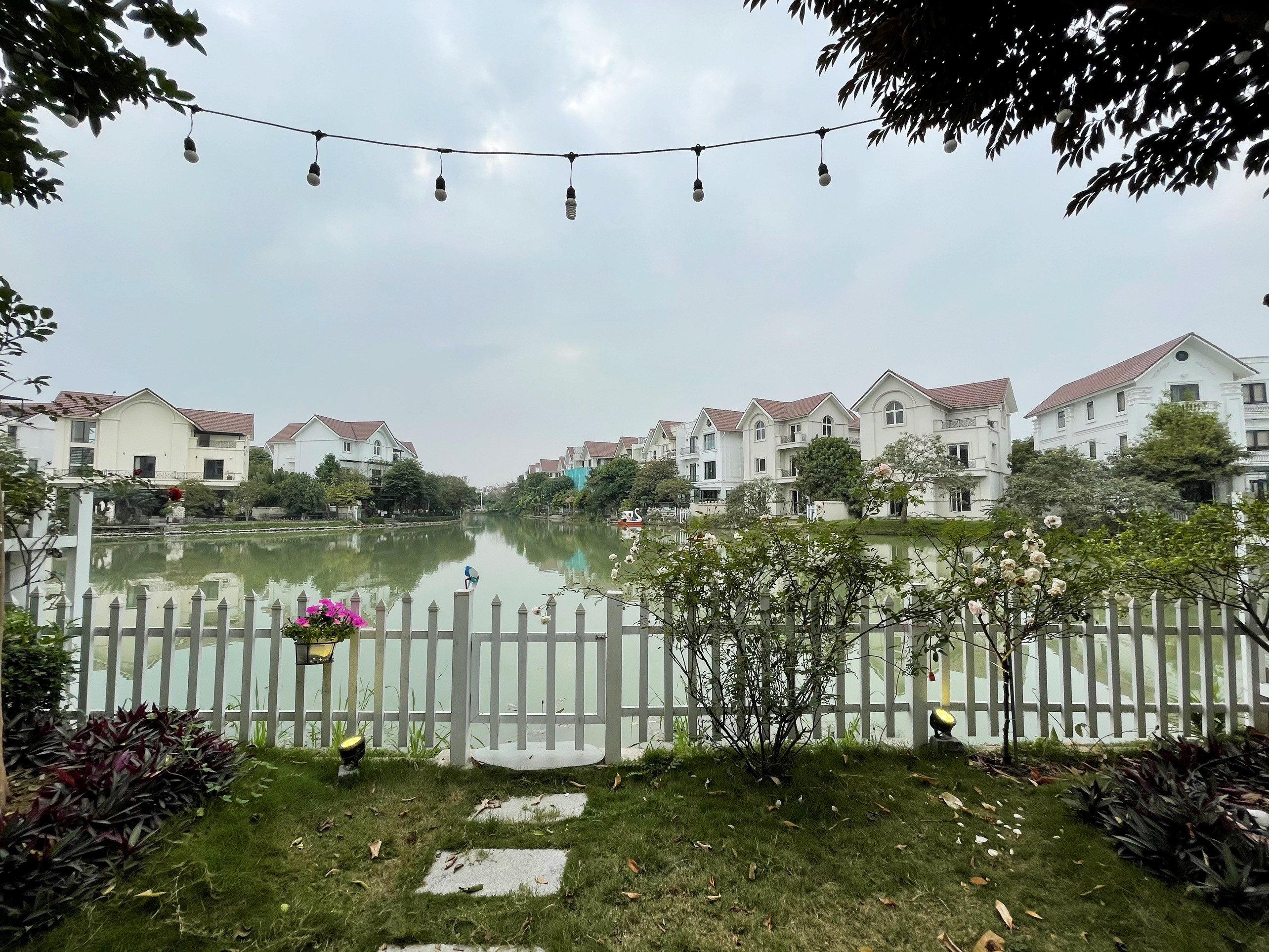 Cho thuê Biệt Thự Song Lập đủ đồ, view đẹp tại Vinhomes Riverside, Long Biên