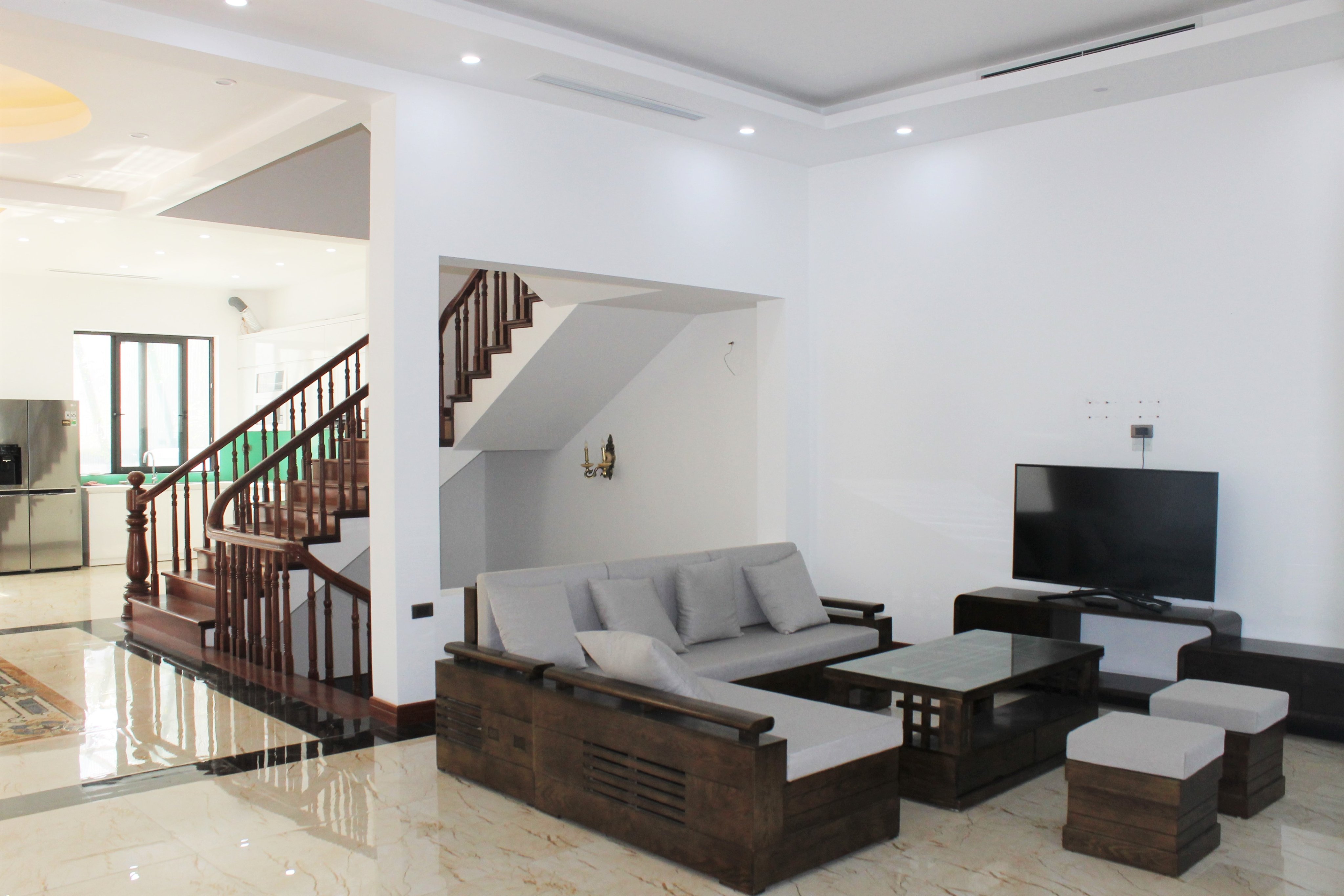 Biệt thự Hoa Lan có hầm sân vườn rộng cho thuê tại Vinhomes Riverside