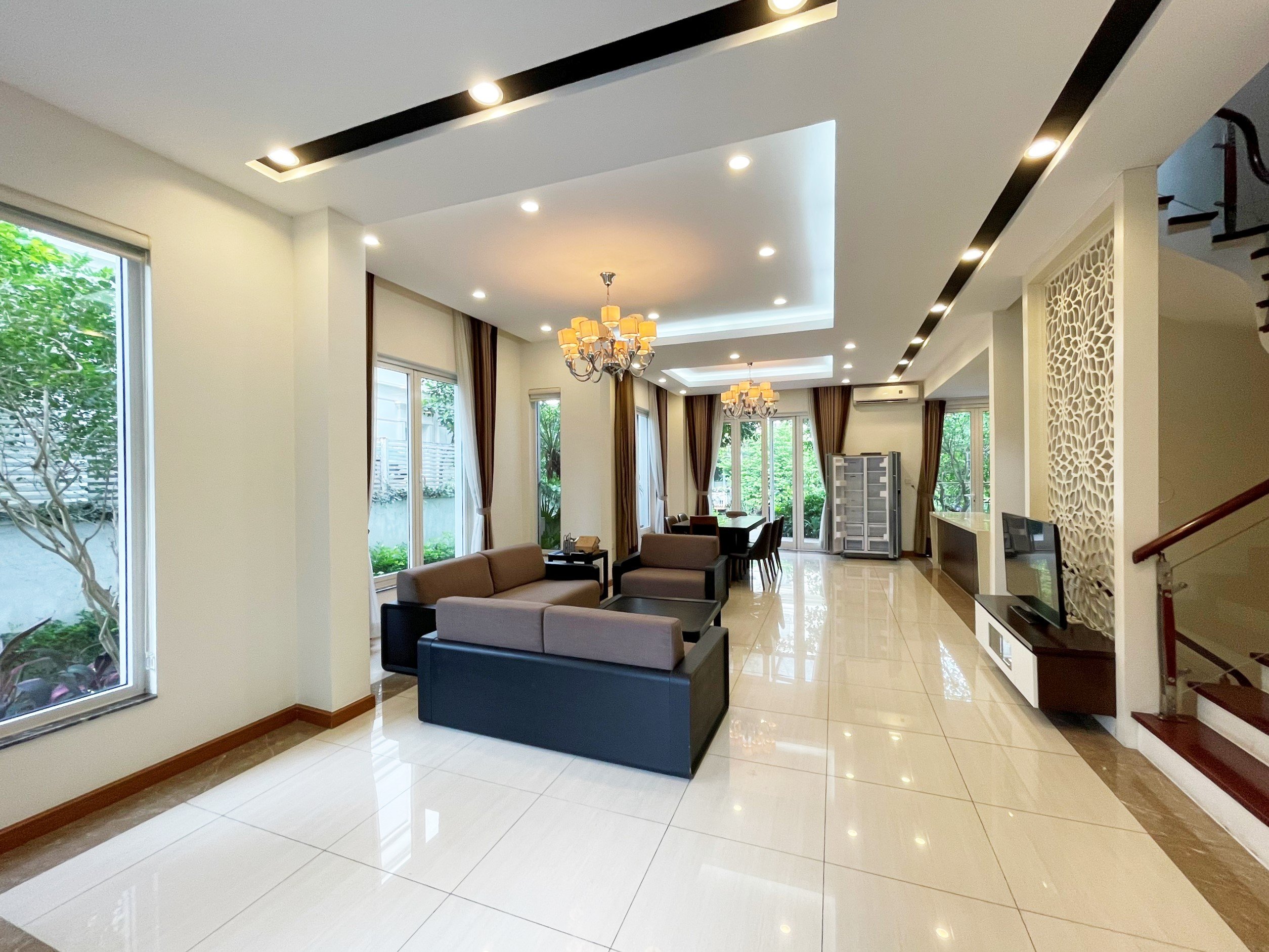 Biệt thự sân vườn đẹp nội thất cao cấp cho thuê tại Vinhomes Riverside