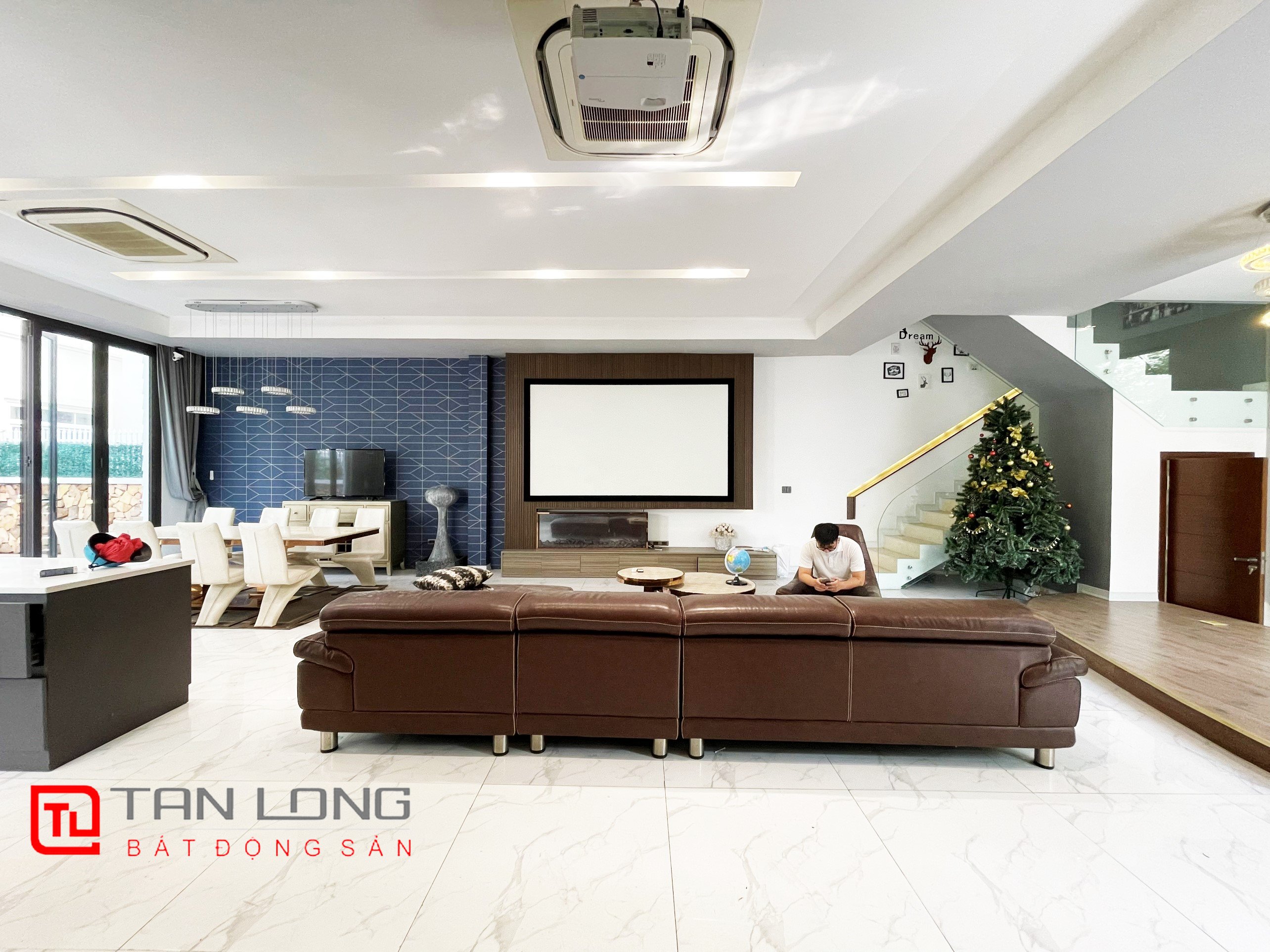 Cho thuê Biệt thự Đơn lập 4 phòng ngủ gần trường quốc tế BIS tại Vinhomes Riverside