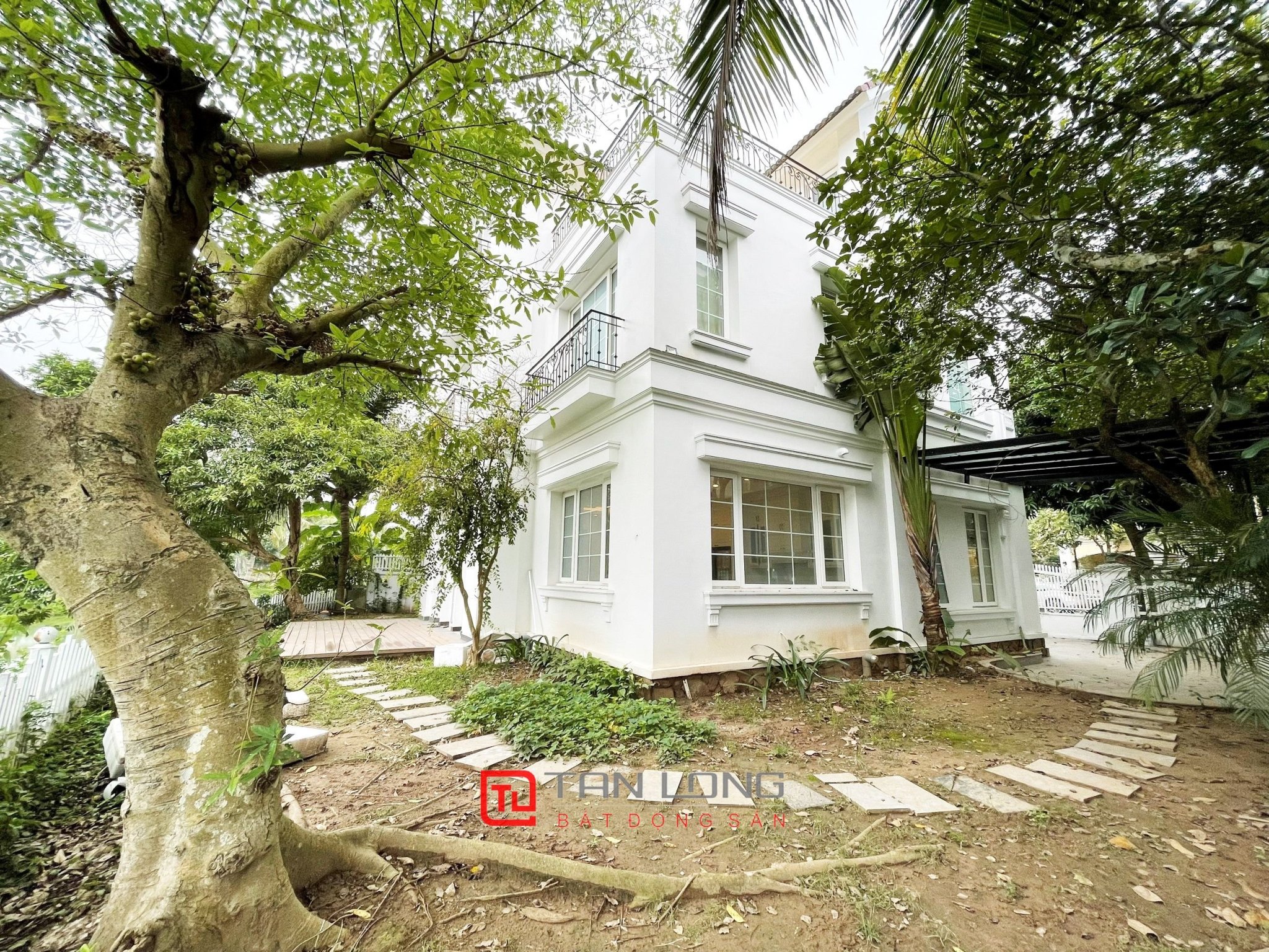 Cho thuê biệt thự đơn lập có view sông tại Vinhomes Riverside