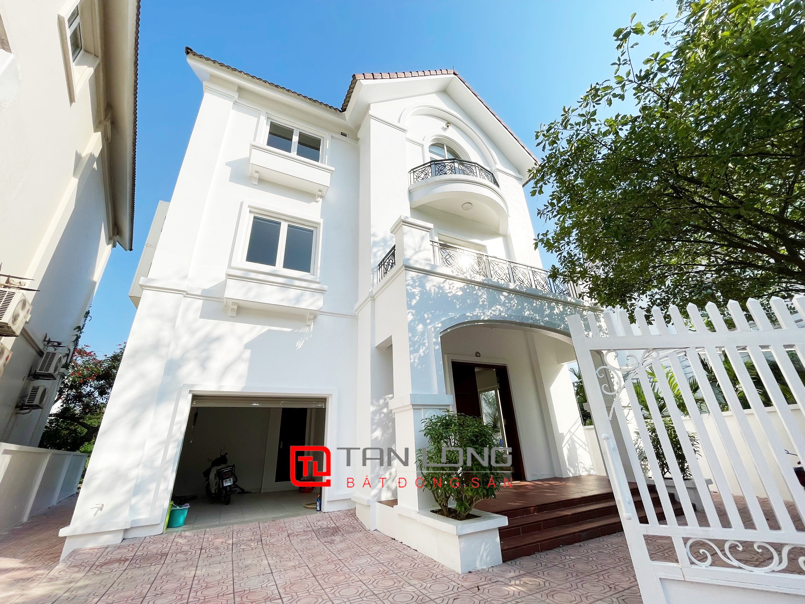 Cho thuê Biệt thự Đơn lập full nội thất gần trường quốc tế BIS tại Vinhomes Riverside