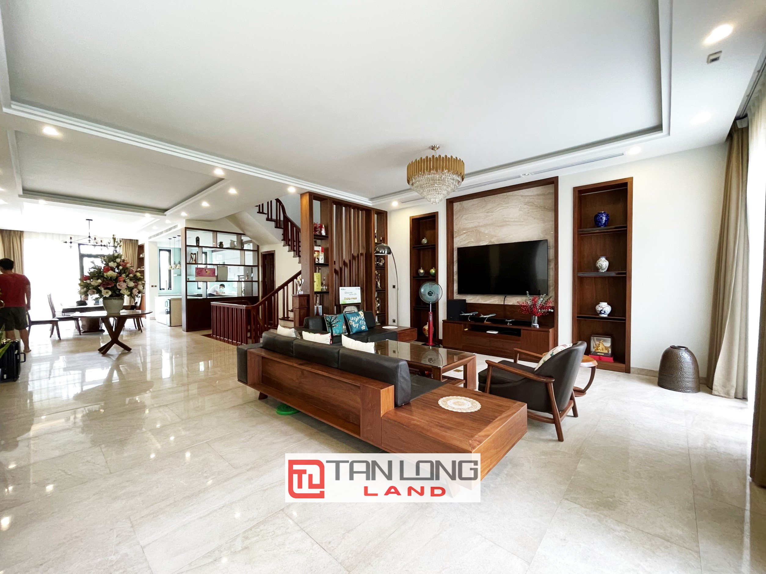Cho thuê Biệt thự Đơn lập sân vườn 5 phòng ngủ tại Vinhomes Riverside Long Biên