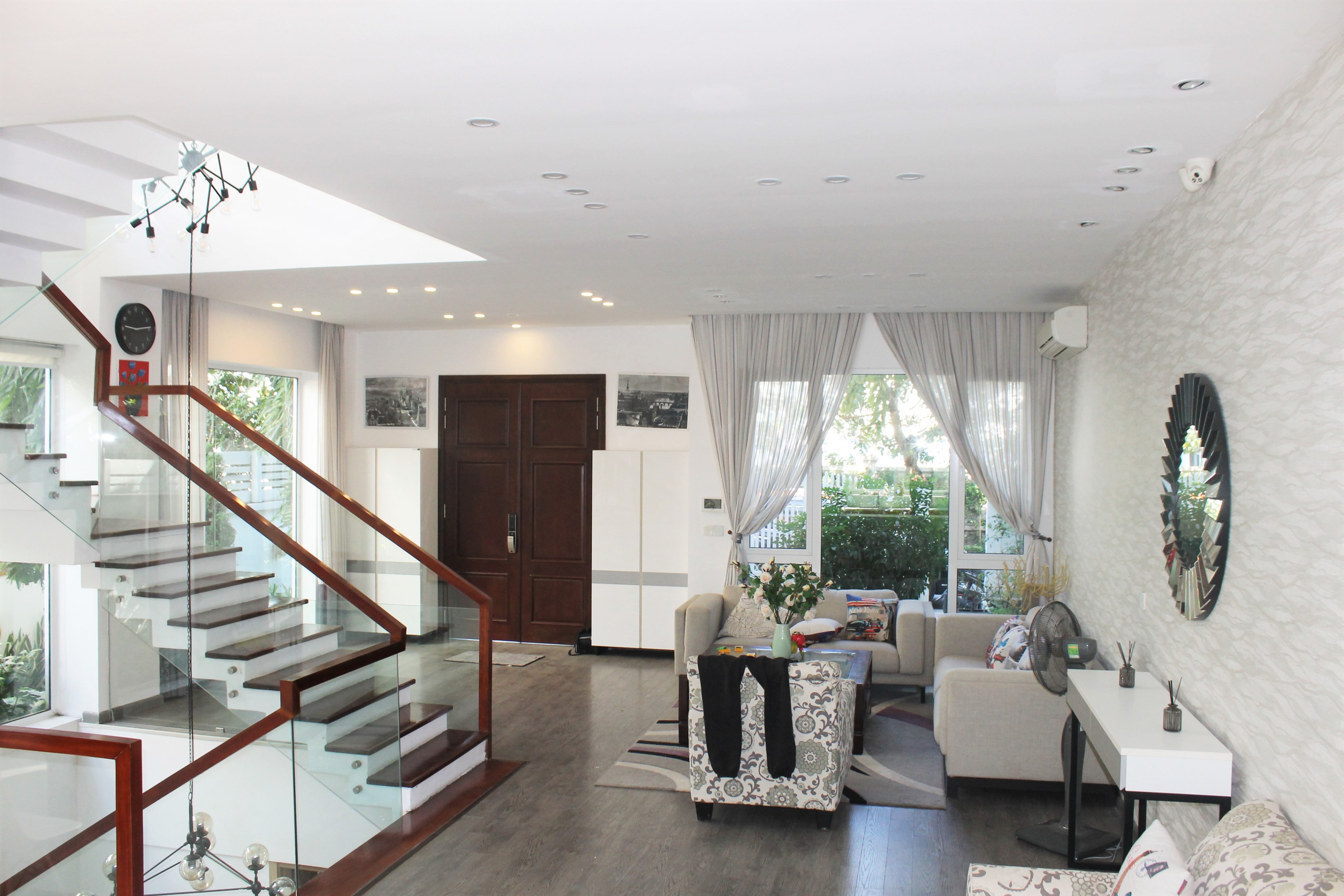 Cho thuê biệt thự hoàn thiện đẹp Hoa Lan Vinhomes Riverside