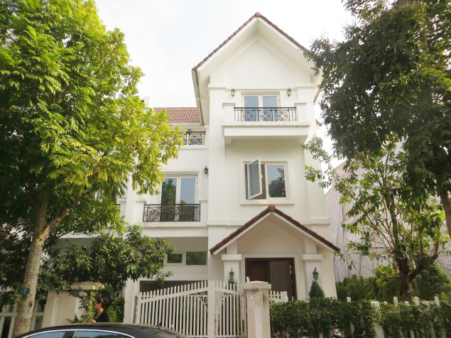 Cho thuê biệt thự khu Bằng Lăng, 4 phòng ngủ, đủ đồ ở Vinhomes Riverside, Long Biên