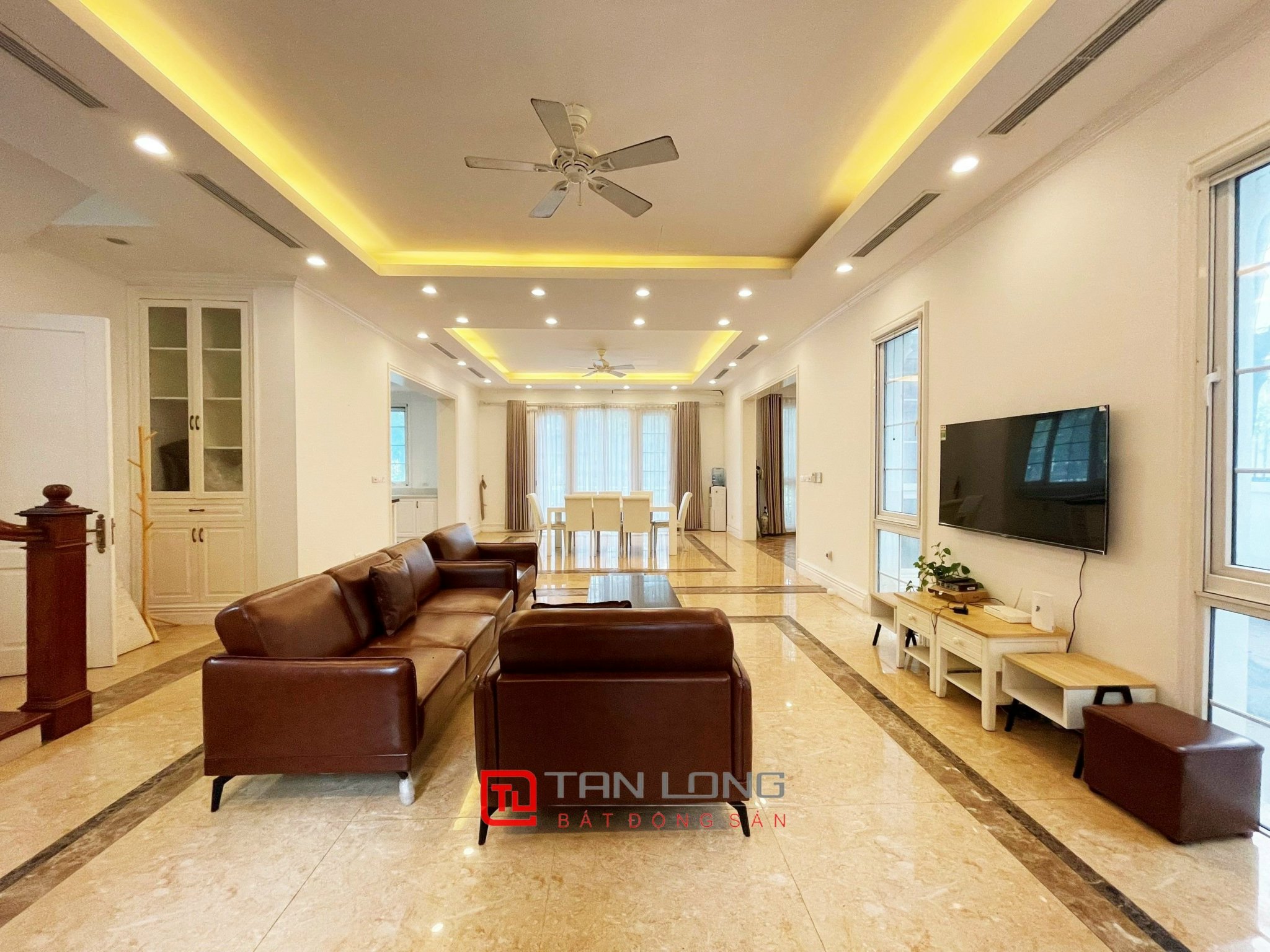 Cho thuê Biệt thự sân vườn siêu rộng gần TTTM Vincom tại Vinhomes Riverside Long Biên
