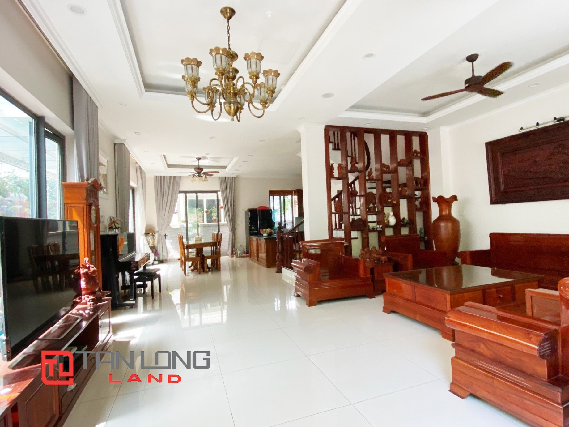 Cho thuê Biệt thự Song lập 3 phòng ngủ gần TTTM Vincom tại Vinhomes Riverside