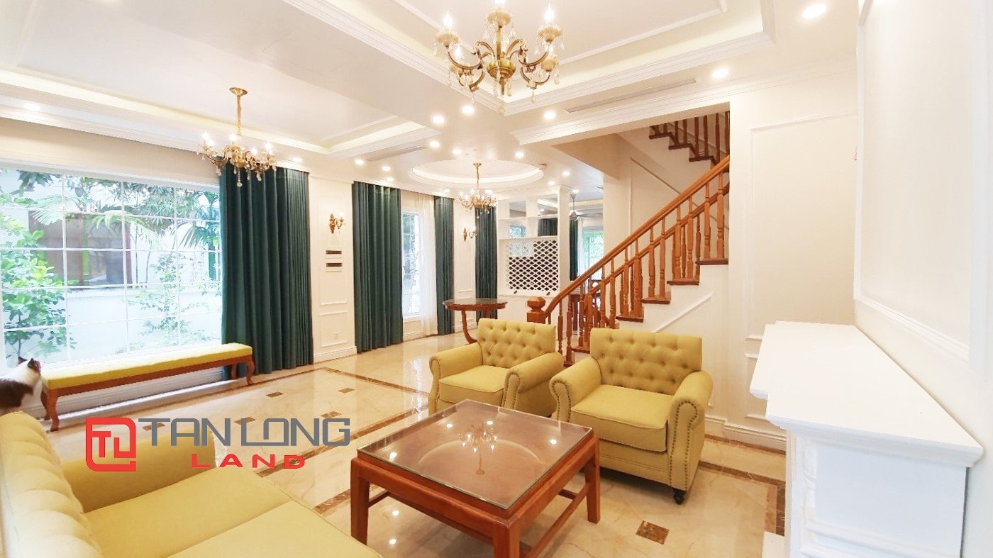 Cho thuê Biệt thự Song lập 4 phòng ngủ full nội thất cao cấp tại Vinhomes Riverside Long Biên