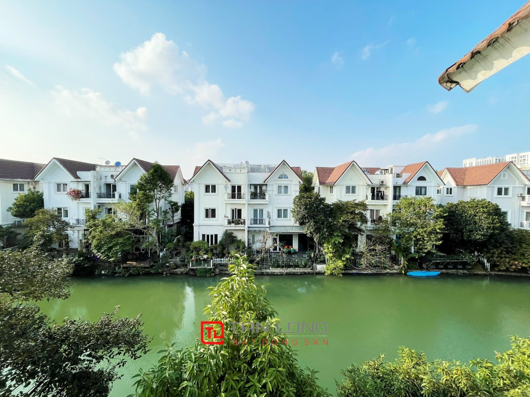 Cho thuê Biệt Thự Song Lập đủ đồ tại KĐT Vinhomes Riverside giá rẻ