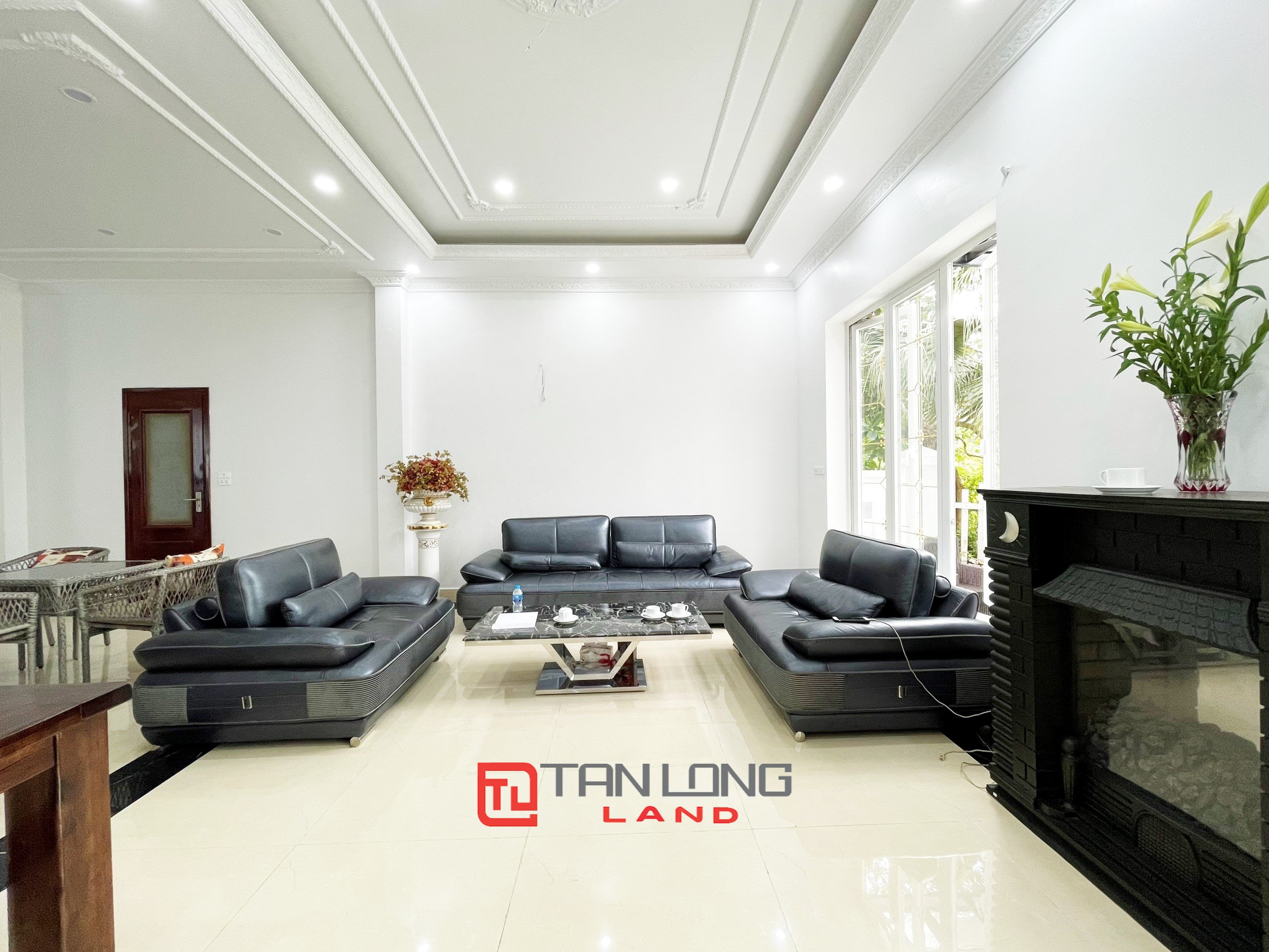 Cho thuê Biệt thự Song lập full nội thất 4 phòng ngủ tại Vinhomes Riverside