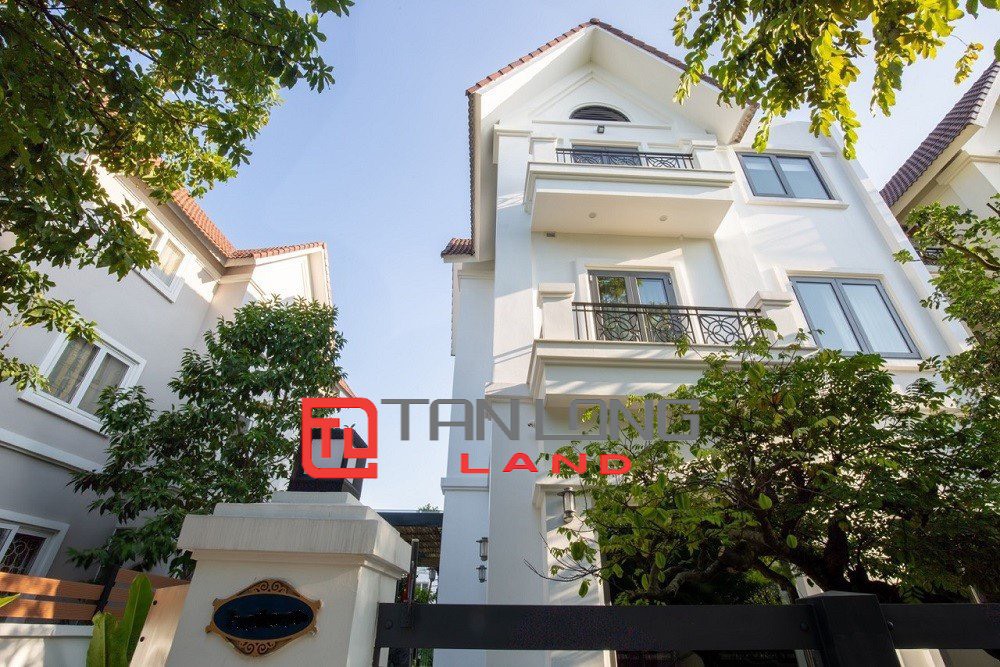 Cho thuê Biệt thự Song lập gần TTTM Vincom tại Vinhomes Riverside Long Biên