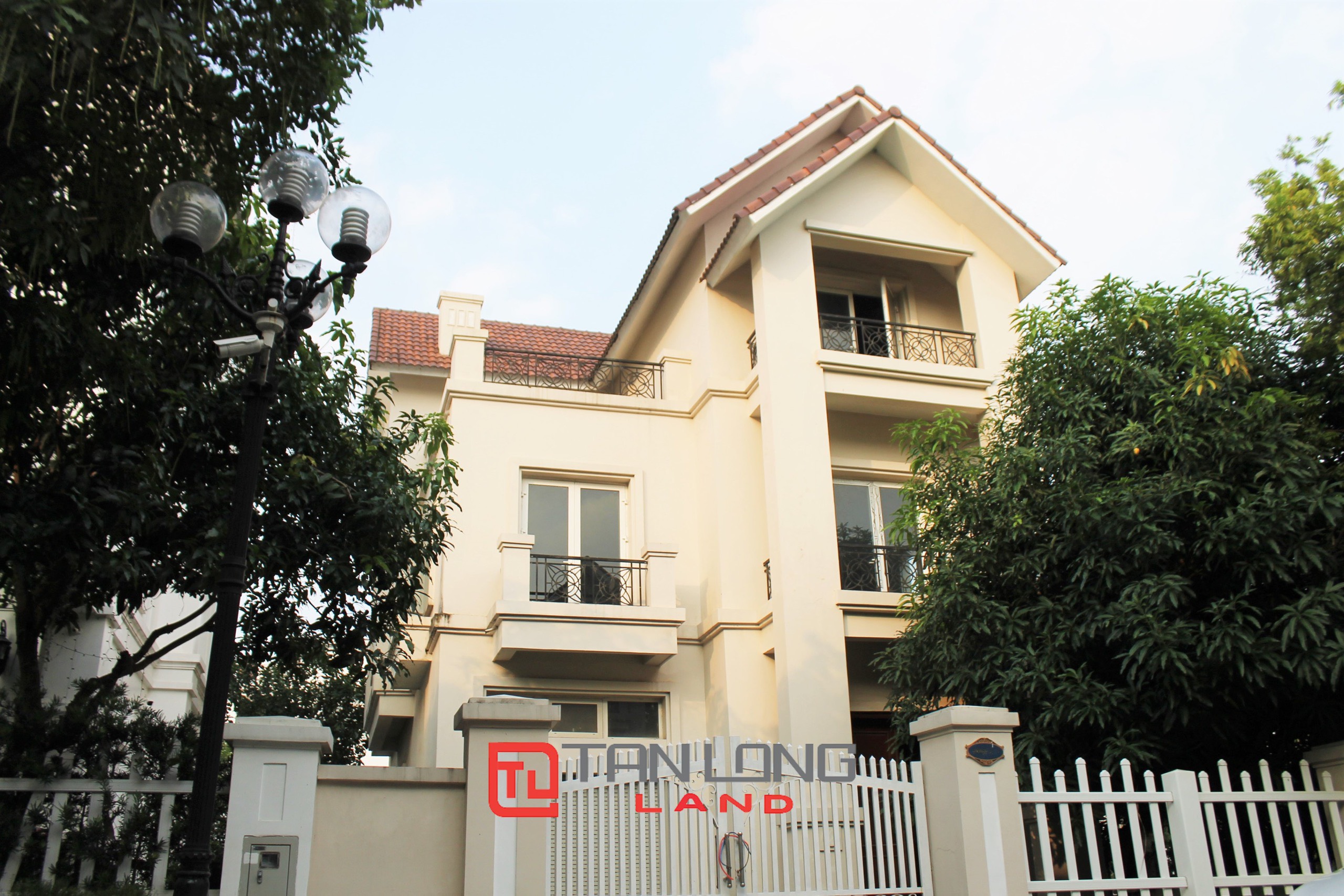 Cho thuê Biệt thự Song lập không đồ giá rẻ tại Vinhomes Riverside
