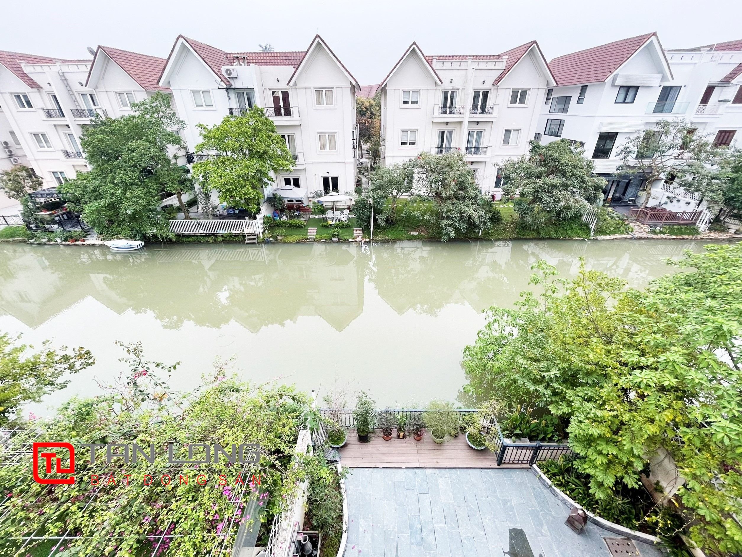 Cho thuê biệt thự song lập view sông trước nhà tại Vinhomes Riverside