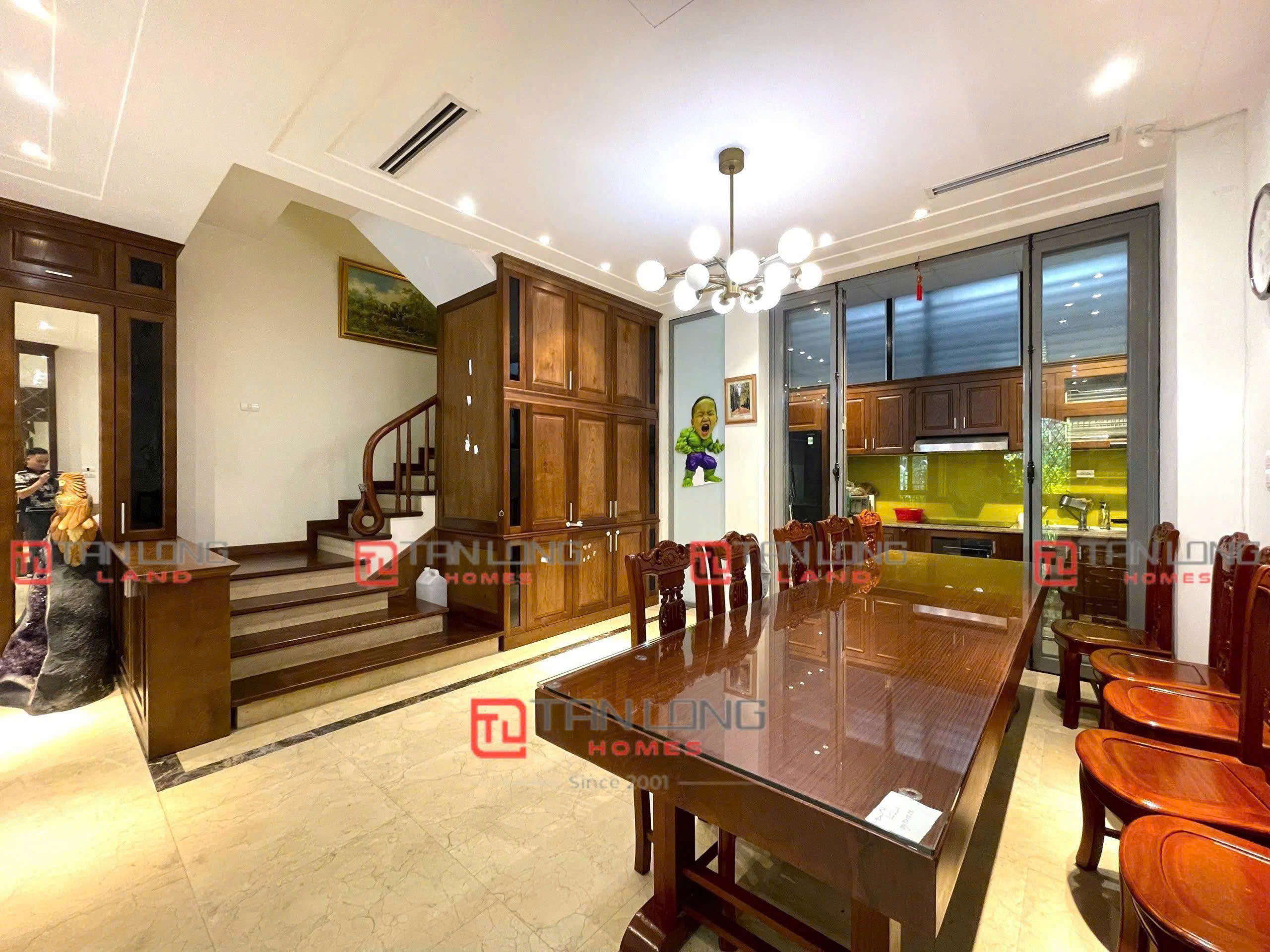 Cho thuê biệt thự view sông diện tích 250m2/3 ngủ, full nội thất Vinhomes Riverside