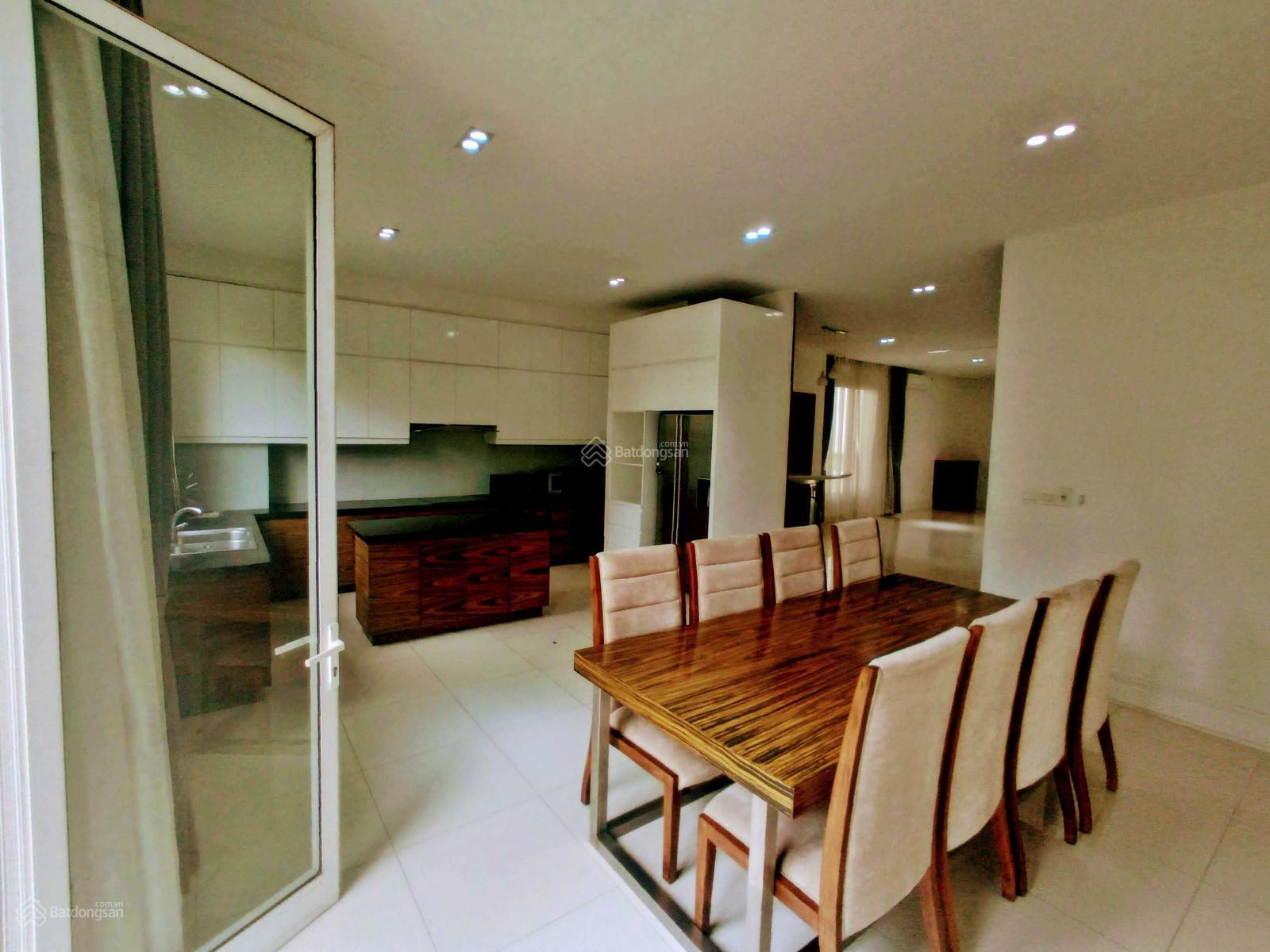 Thuê biệt thự song lập giá hợp lí tại Vinhomes Riverside 2