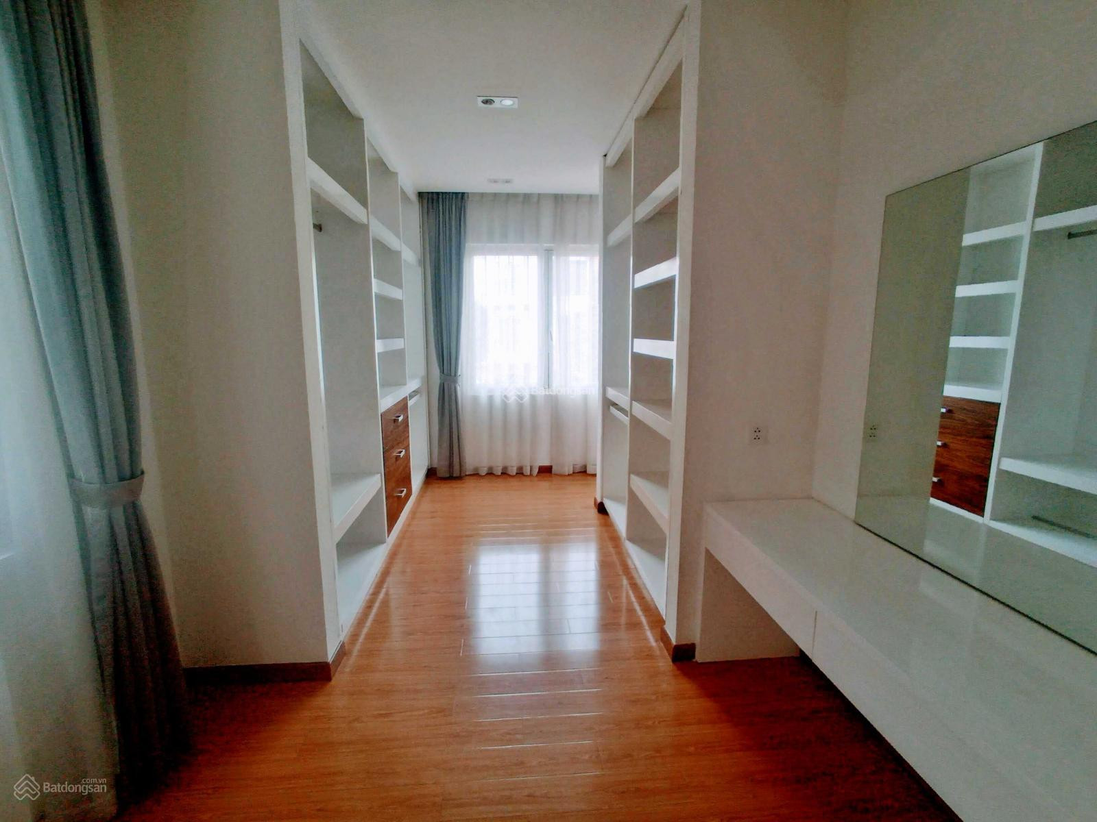 Thuê biệt thự song lập giá hợp lí tại Vinhomes Riverside 4