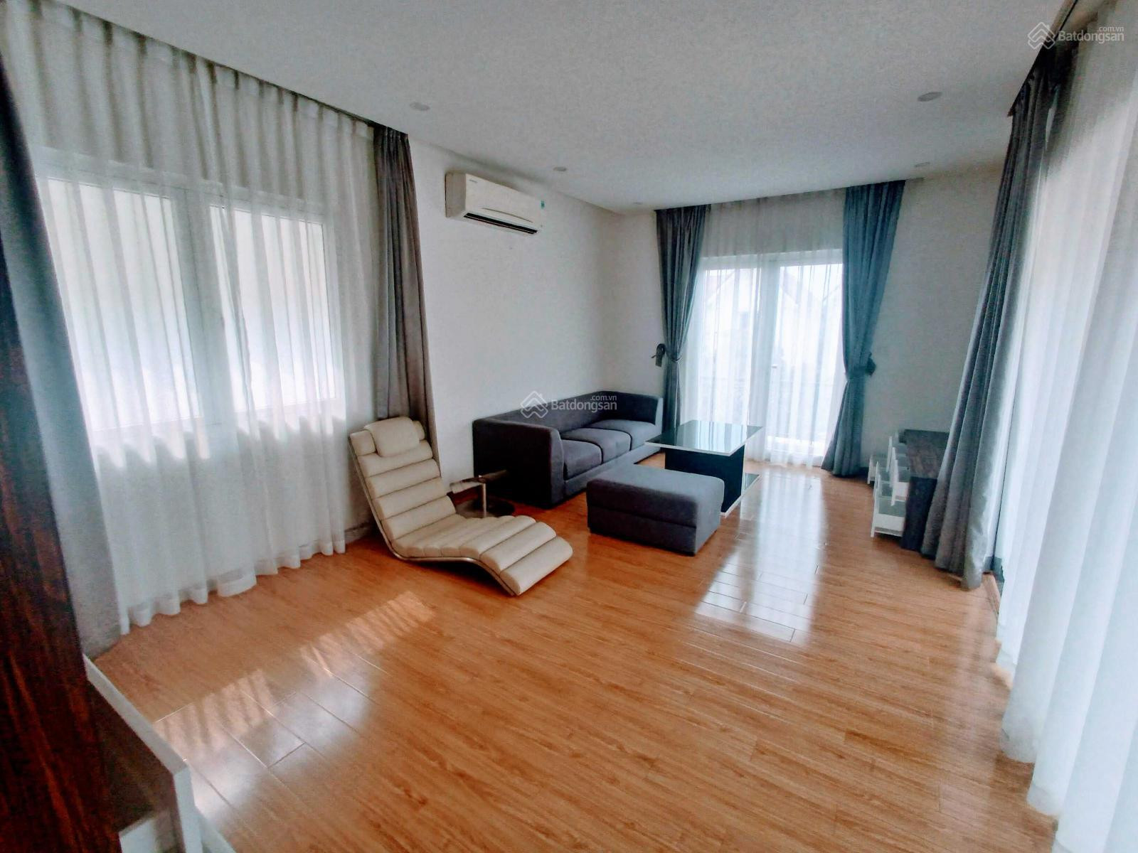 Thuê biệt thự song lập giá hợp lí tại Vinhomes Riverside 5